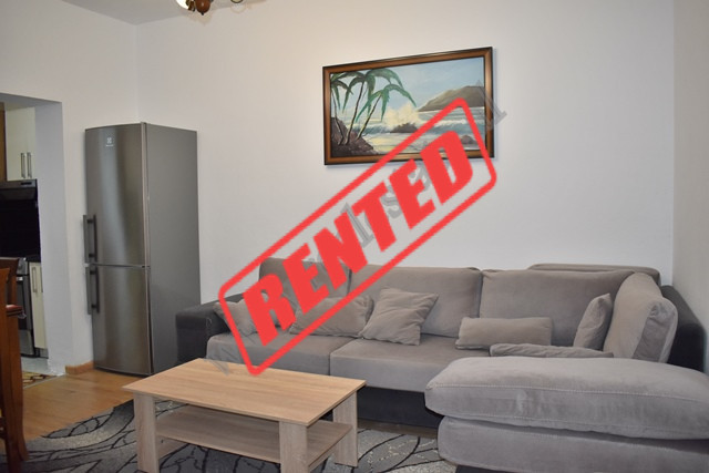 Apartament 1+1 me oborr me qira ne rrugen Hoxha Tahsim ne zonen e Pazari te Ri ne Tirane.
Poziciono